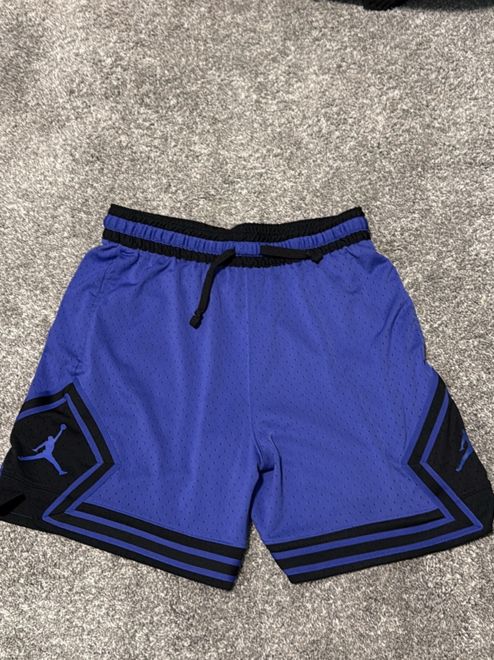 Nike Jordan Men’s Large Purple and Black Basketball Shorts 7”